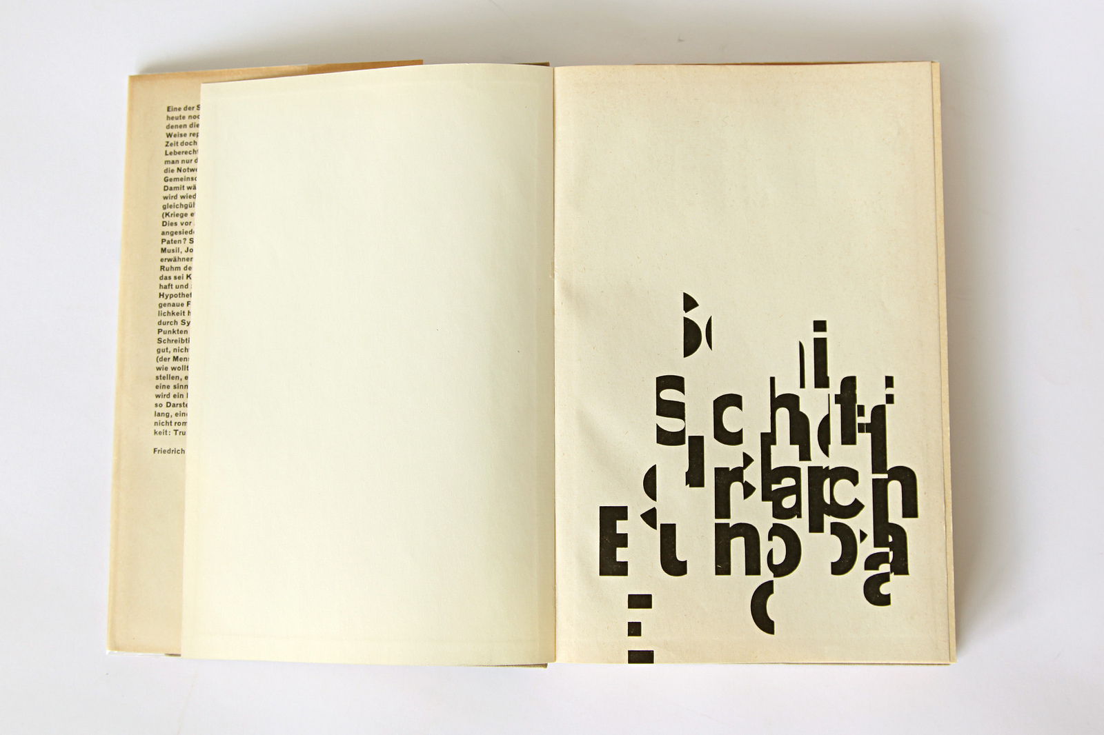 Schiff nach Europa (Ship to Europe) by Markus Kutter - Fonts In Use