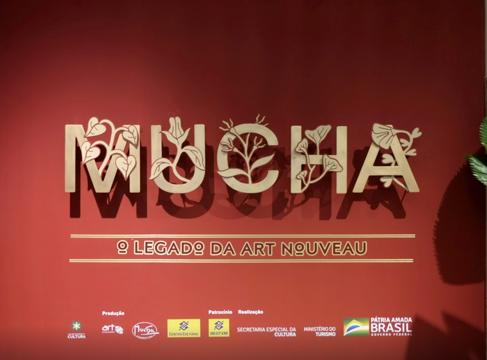 Mucha: O Legado da Art Nouveau - Fonts In Use, image size:1874x1384